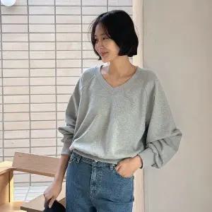 [메이블루]라벨패치 브이넥 맨투맨