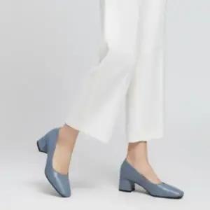 [다잇템] 여성 레더 대형 사각코 중간힐 펌프스