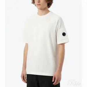 CP컴퍼니 26SS 라이트 플리스 쇼츠 슬리브 스웨트셔츠 20CMSS034A 002246G 103 숏 스리브