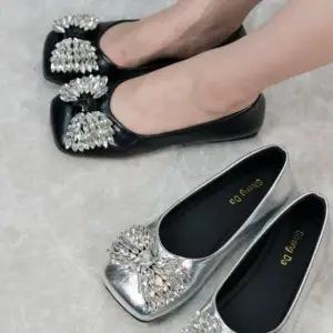 여자 큐빅장식 골져스 사각코 인조가죽 플랫슈즈