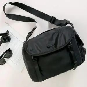 (색상 블랙)남성 사각크로스백 여행용 캐주얼 스트랩 크로스백 여행가방