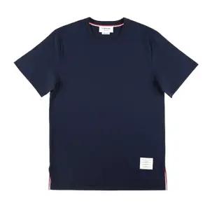 톰브라운 반팔 티셔츠 남성 슬릿 MJS067A 00042 415