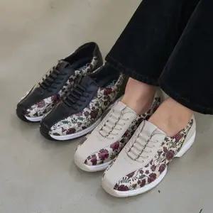 [옷자락]여자 플로럴 패턴 데일리 편안한 가죽 스니커즈
