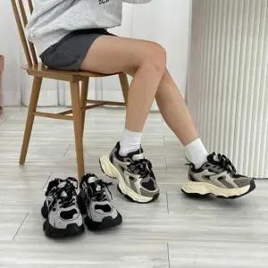 여성어글리슈즈 어글리슈즈 스타일 아웃솔 패턴 스트랩 보드 운동화