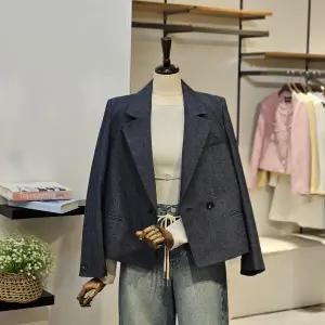 [대구백화점] [반에이크]원버튼 뒷 비죠 숏 자켓(VB53JKM104Z)