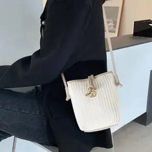 GB8995 메신저백 가방 토트백 패션잡화 잡화 패딩 여행용 미니백 스몰 수입가방 캐주얼