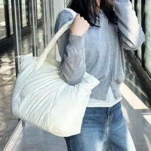 푹신한 겨울 패딩숄더백 대용량 쇼퍼백 가벼운 숄더백