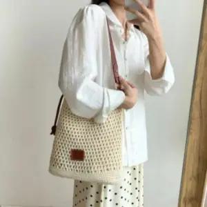 [패션] 여름용 메쉬 네트 토트백 펀칭 디자인 가벼운 그물 가방