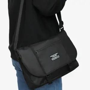 남학생 메신저백 가방 남자 대학생 여행용