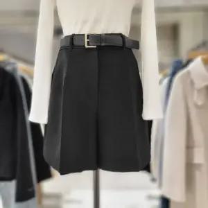 백화점 온앤온 벨티드 핀턱 와이드 반바지 NJW5AL803