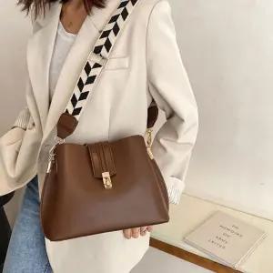 스트랩포인트백 여성 스트랩포인트 모던 숄더 크로스백 출근 데일리백