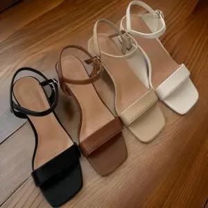 [신상오픈런]여성 빈티지 무광 스티치 스트랩 버클 단색 샌들 (32456424)