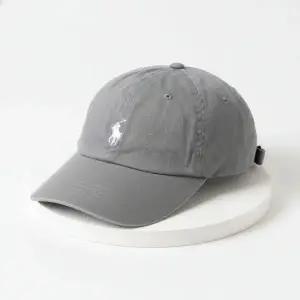 [폴로 랄프 로렌]POLO RALPHLAUREN 26SS 포니로고 자수 치노 캡 710548524009 891558