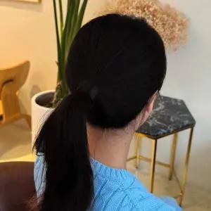 [에이치플러스몰]로우번 포니테일 가발머리끈 검정 여자모자 머리집게핀