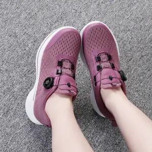 [하프클럽/다잇템]여자 코지 초경량 일상룩 버튼 망사 운동화