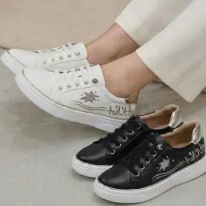 여자 캐쥬얼 스타 포인트 클래식 로우탑 스니커즈