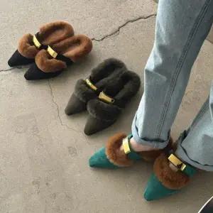 [옷자락]여자 가을겨울 퍼 버클 장식 포인트토 뮬