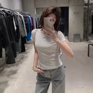 (기본옵션 기본옵션)큐빅 반팔티 슬림핏 여성 여름 골지 티셔츠 포인트 라운드넥