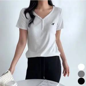 3컬러 반팔티 버튼 여성용 포인트 심플 자수 Y넥 여름