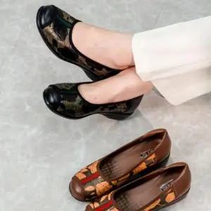 [다잇템] 여자 힐 플라워패턴 양가죽 코지 라운드토 플랫슈즈