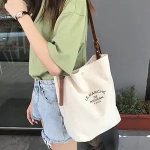 [다잇템] 여자 정리 스트랩 파우치 오버핏 패브릭 콘트라스트 토트백