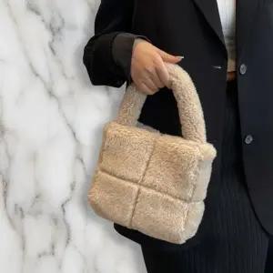 CCB4210여성 독특한 퍼 퀼팅 사각형 디자인 미니 토트백