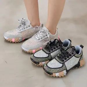 [옷자락]여자 트렌디 유니크 블링블링 데일리 운동화