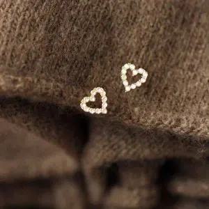 [골드스마일]14k gold filled 라인큐하트 귀걸이 여성 패션귀걸이 연말룩