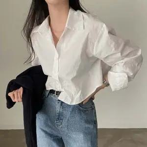 여자 내추럴 스타일 미니멀 짧은 크롭 스타일 긴팔 셔츠