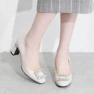 펌프스 여성 장식 7센치 구두 결혼식 하객룩 코디