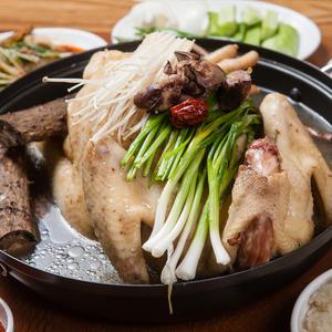 영양 가득 능이 닭백숙 1.6kg