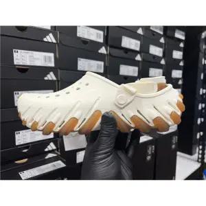 [더한어패럴/당일출고] 크록스 에코 로 클로그 초크 화이트 211675-0WV 남녀공용 슬리퍼