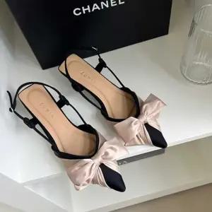 ONM 결혼식 하객 룩 코디 리본 배색 샌들 힐 슬링백