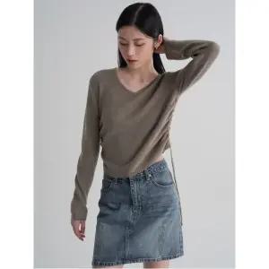 [에잇세컨즈] 사이드셔링 스트랩 브이넥 풀오버  브라운 (356251CM2D)