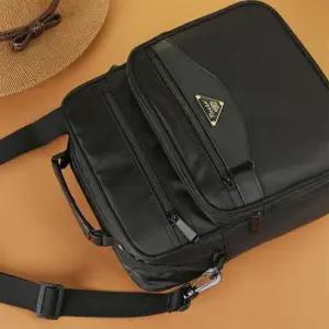 대학생크로스백 중년남자가방 데일리 크로스백 옆으로매는가방 미니백