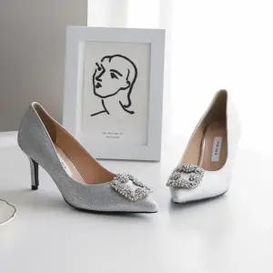 국내제작 사각 큐빅 장식 미들굽 펌프스힐 웨딩구두Y