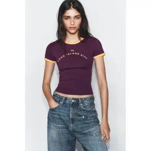 [국내배송] 자라 ZARA 텍스트 티셔츠 - 와인 956345