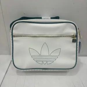 [아디다스오리지널스]JC8301_DG