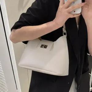 가방 외출 에코백 여성가방 직장인 코디 대학생가방