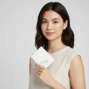 남녀공용 올리 플라워 지갑 JU05300LC0033 OFF WHITE 23SS