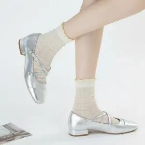 CCA85B0여성 통기성 면 혼합 펀칭 프릴 양말_24746423