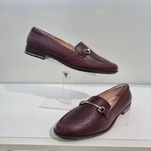 [에스콰이아] 여성 발편한 세미정장 로퍼 굽2센치 PFCFHQ543