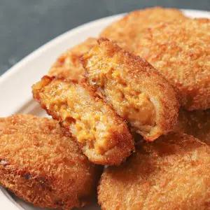 [인정식탁](소비기한:26.04.09)백년시장 명물 바삭 고로케 매콤한맛 총 15개 /개당 50g