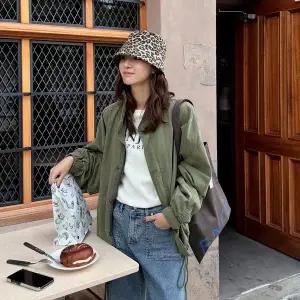 [메이블루]제이지 핀턱 야상점퍼