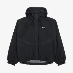[나이키] 우먼 스톰핏 스위프트 런닝 자켓 FB7493-010