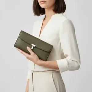 26SS T-LOCK GRAINED LEATHER WALLET 253-WAM0041-LE0030 356) 티락 그레인 가죽 지갑)