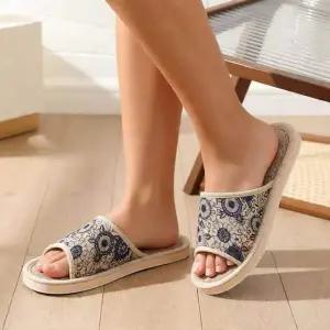 [골드스마일]플라워 무늬 슬리퍼 1+1 사계절 남성 여성 실내화 거실화 회사슬리퍼