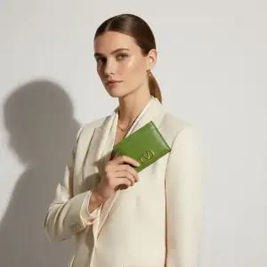 시그니처 V로고 지갑 3W2P0V32 SNP EW5