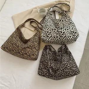 예쁜숄더백 호피 패브릭 숄더백 여자 레오파드 쇼퍼백 캐주얼백