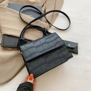 [패션] 여성용 미니 지갑 핸드백 뱀피 가죽 토트백 숄더백